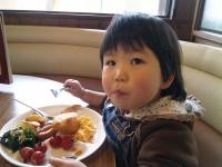 ココスの朝食バイキング｜長女も大喜び！（笑）